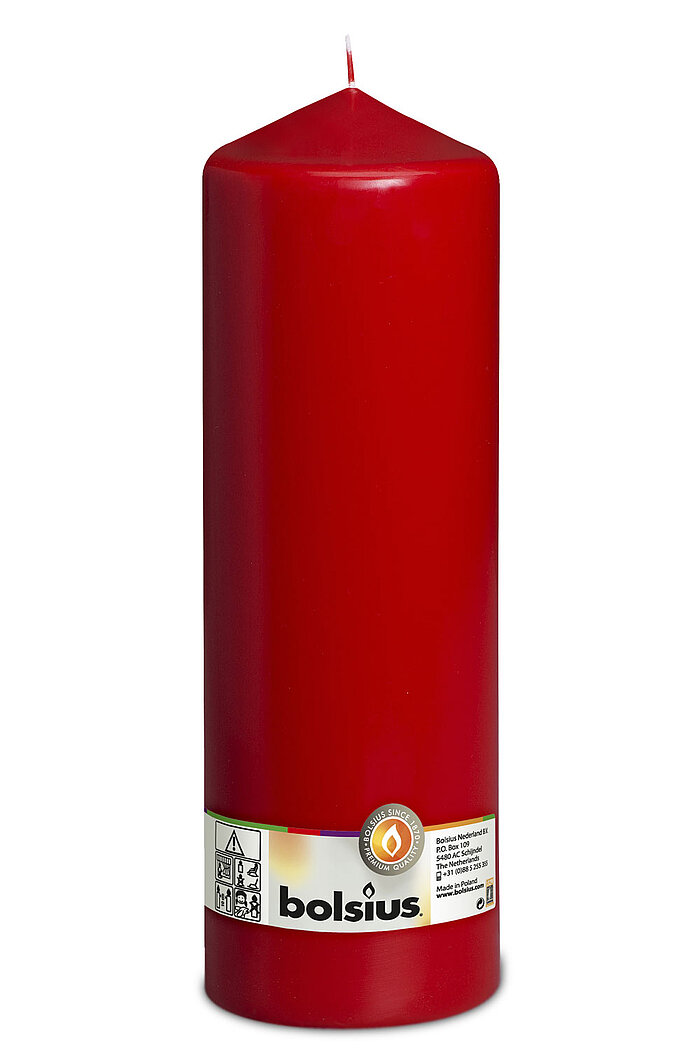 1 Stumpenkerze von Bolsius in der Größe 30x9,8cm in der Farbe rot.