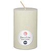 Eine Decolite Rustik-Stumpenkerze in Anthrazit mit der Größe 110/70mm. Auf dem Etikett mit Decolite-Logo kann der Hinweis "Safe Candle" und die Brenndauer von 51h abgelesen werden.