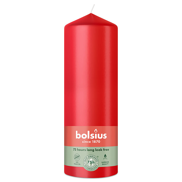 Eine Stumpenkerze von Bolsius mit den Maßen 200/68mm (H/DM) in der Farbe "Zartes Rot".