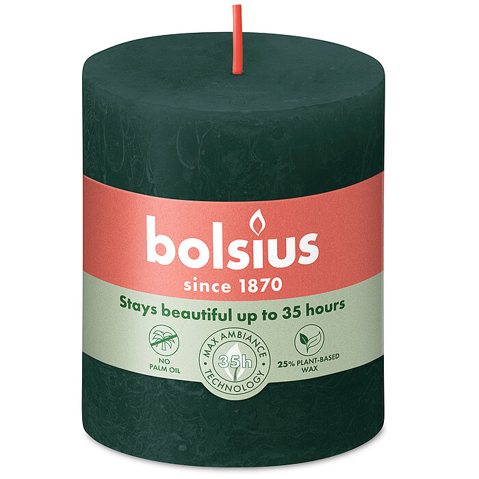 Rustik Stumpenkerze durchgefärbt von Bolsius in der Farbe Pinien-Grün mit den Maßen 80/68mm (H/DM)