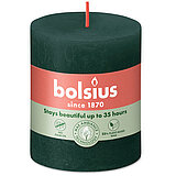 Rustik Stumpenkerze durchgefärbt von Bolsius in der Farbe Pinien-Grün mit den Maßen 80/68mm (H/DM)