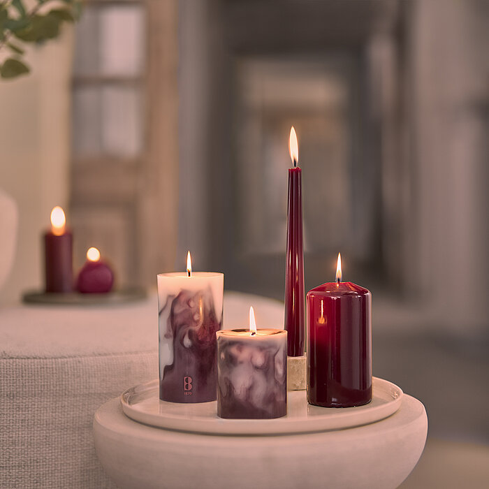Ultra Gloss und  Marble Kerzen stilvoll im modernen Wohnambiente