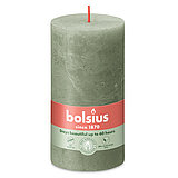 Rustik Stumpenkerze von Bolsius in der Farbe Frische Olive in der Größe 13x6,8 cm