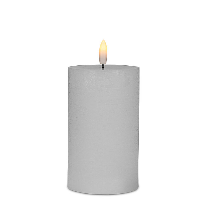 Eine Decolite LED Kerze in Weiß in der Größe 125/75mm.