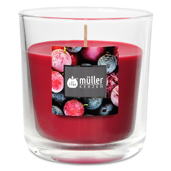 Ein Duftglas von Müller Kerzenfabrik in der Größe 8,8x8cm mit dem Geruch wilde Beeren.